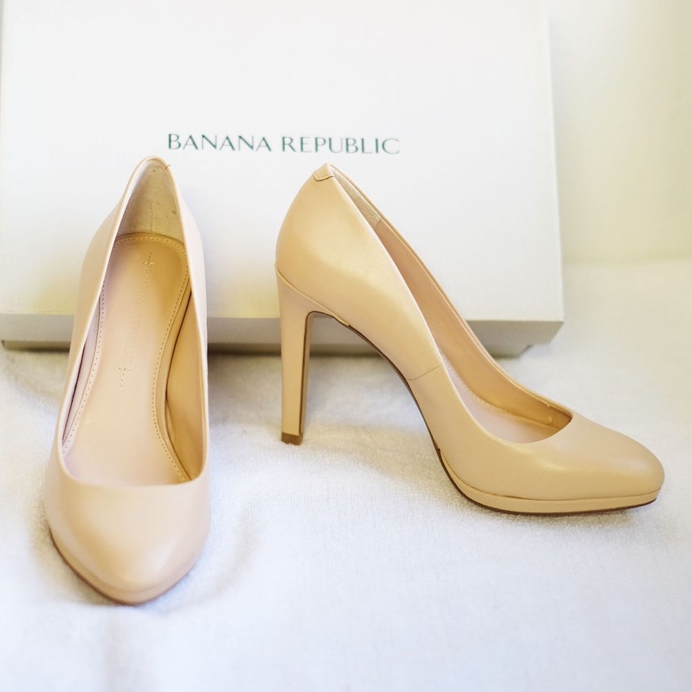 Banana Republic Kelsey Pump Heel Dune Nude, Size 5